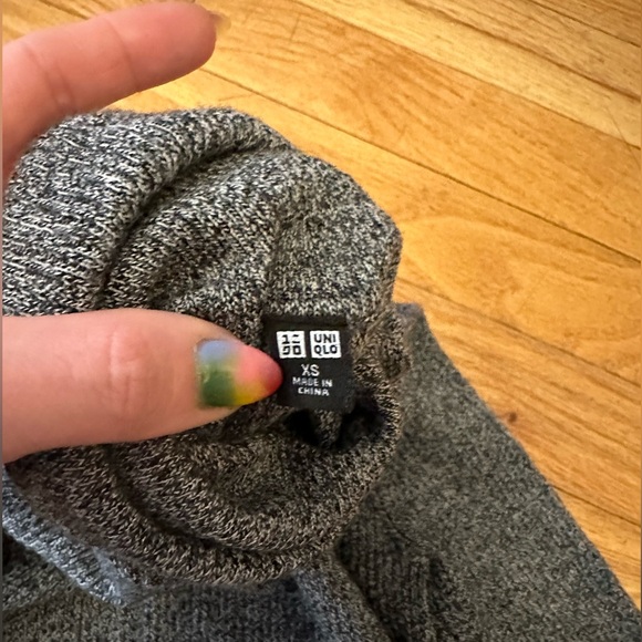 Uniqlo Wool Turtleneck Sweater - Picture 2 of 2